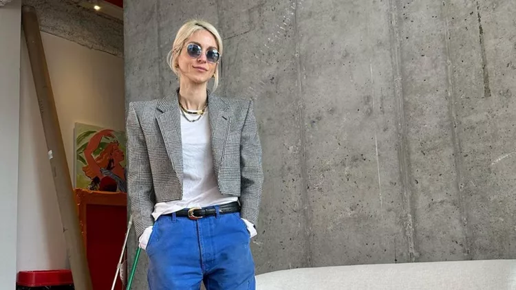 T-shirt & Jeans | Αναβάθμισε το πιο απλό look όπως η Σοφία Καρβέλα