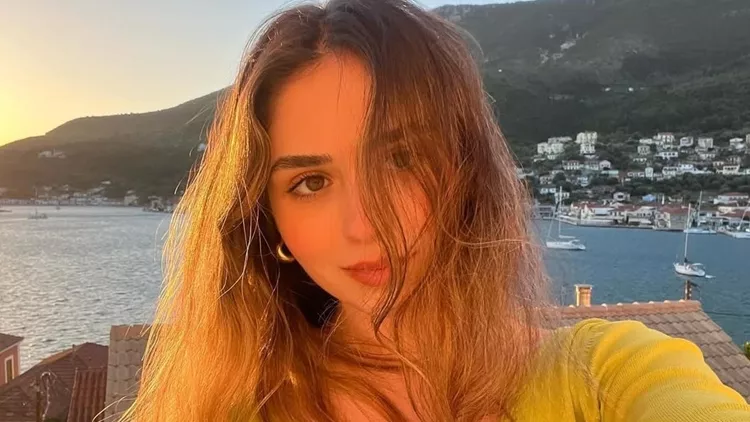 Βάσια Γκολφινοπούλου (κεντρική)