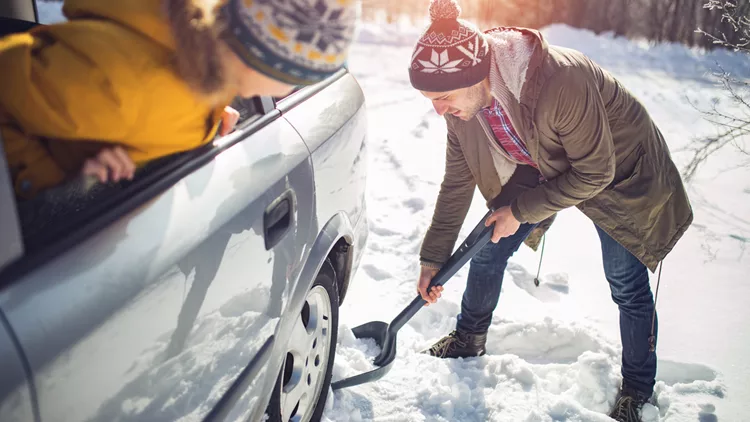 car snow faily