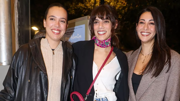 Σάντυ Χατζηιωάννου, Χριστίνα Χειλά Φαμέλη & Ευγενία Σαμαρά (κεντρική)