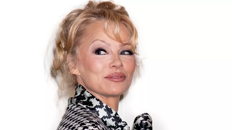 Love, Pamela | Οι New York Times έβαλαν  στη λίστα με τα best sellers τα απομνημονεύματα της Pamela Anderson
