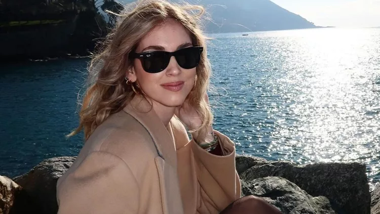 Chiara Ferragni | Πώς δημιούργησε ένα ανοιξιάτικο look βασισμένο στο επικρατέστερο micro trend του χειμώνα