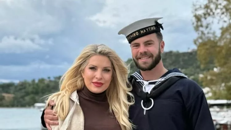 Ελένη Μενεγάκη & Άγγελος Λάτσιος (κεντρική)