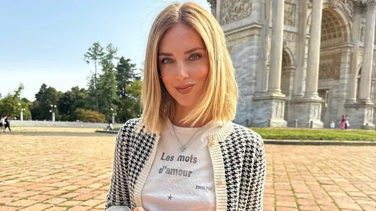 Η Chiara Ferragni με το φθινοπωρινό look που θα λατρέψει η κάθε minimal lover