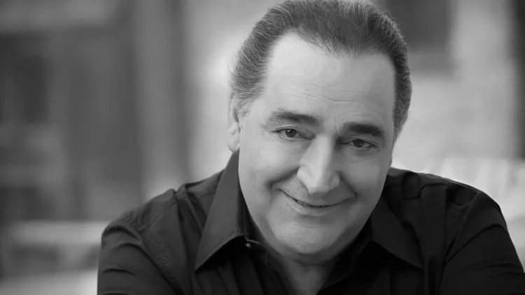 Βασίλης Καρράς