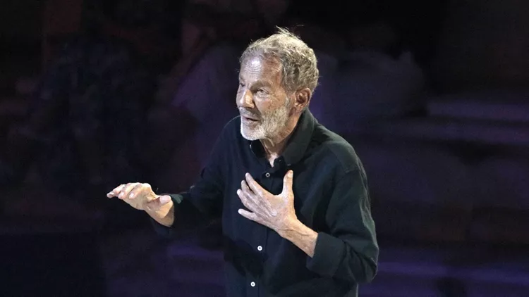 Σταύρος Ξαρχάκος