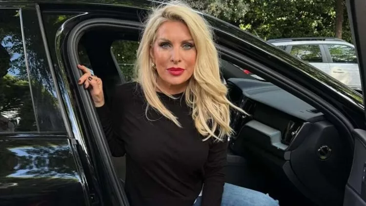 Ελένη Μενεγάκη (κεντρική)