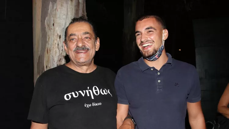 Ο Αντώνης Καφετζόπουλος με τον μικρότερο γιο του | Δες τη σπάνια εμφάνιση τους