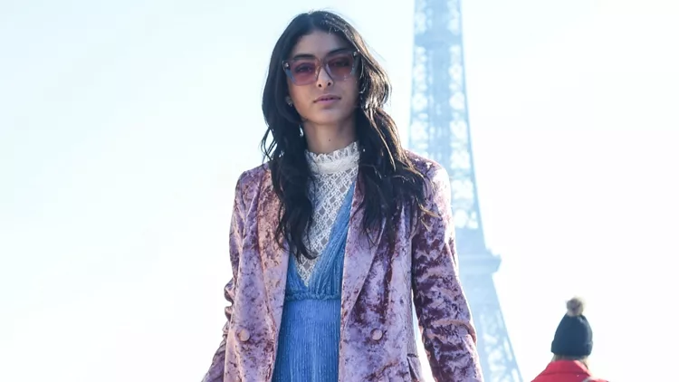 Φέτος τα χρώματα κυριαρχούν στις τάσεις της σεζόν | Πώς θα τα εντάξεις στο επίσημο ντύσιμο