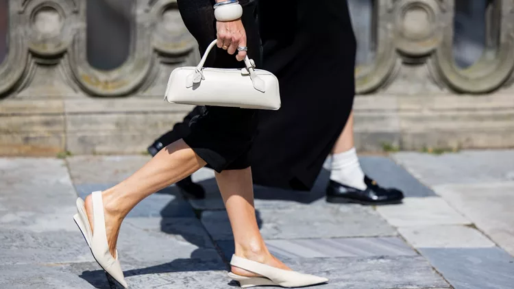 Τα slingbacks που θα κάνουν την επιστροφή στο γραφείο πιο εύκολη