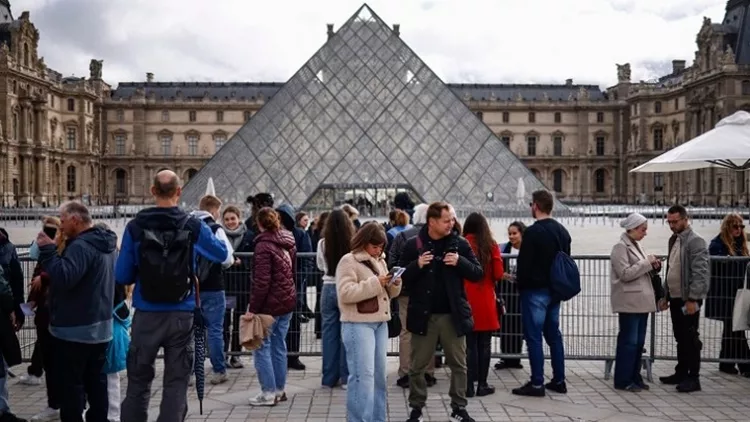 ΜΟΥΣΕΙΟ ΛΟΥΒΡΟΥ