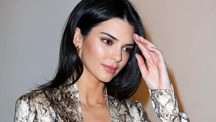 καλεσμένη σε γάμο