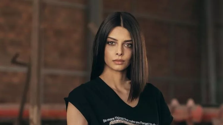 Άννα Μπεζάν