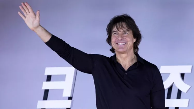 TOM CRUISE