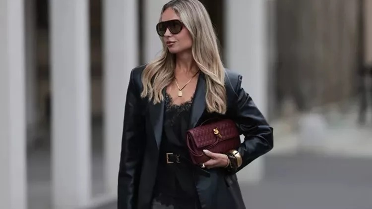 Οι μπορντό τσάντες είναι το chic αξεσουάρ των γιορτών | Οι καλύτερες επιλογές