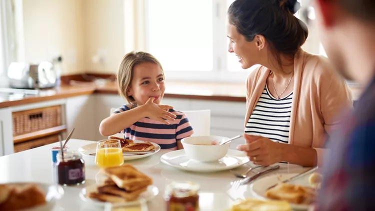 kids eating breakfast