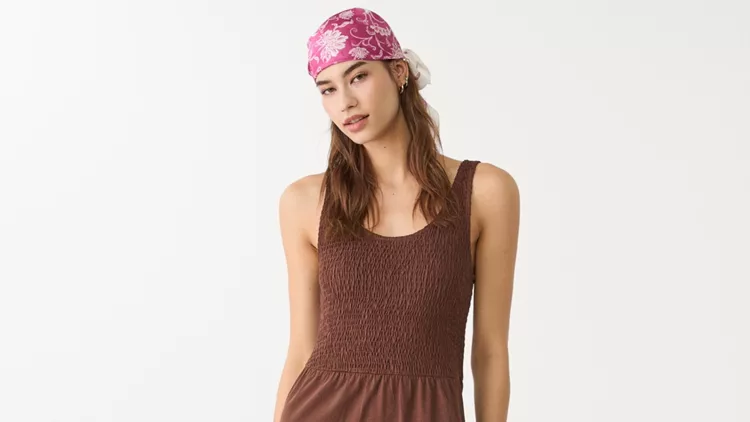 mocha-mousse-forema-stradivarius-ekptosi