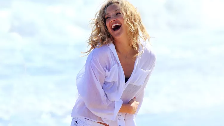 Kate Hudson beach look διακοπές Ελλάδα