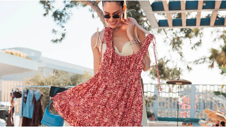 Στη συλλογή της Stradivarius βρήκαμε τα πιο ωραία μίνι φορέματα για το καλοκαίρι