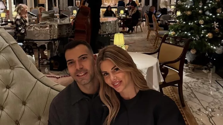 Κώστας Σλούκας & Μαρία Δαρσινού (κεντρική)