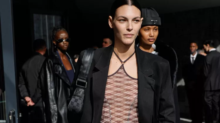 Οι fashionistas ανακάλυψαν στα Marks & Spencer τα μαγιό που σμιλεύουν την κοιλιά και μπορούν να φορεθούν ως τοπ