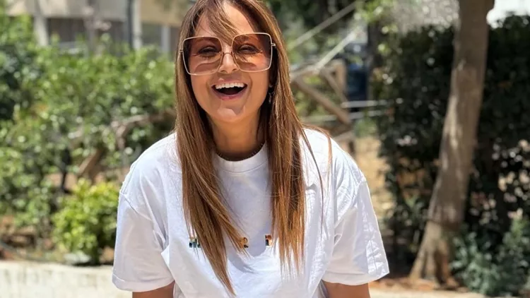 Η Νάνσυ Ζαμπέτογλου με το απόλυτο μαύρο φόρεμα από τη Massimo Dutti