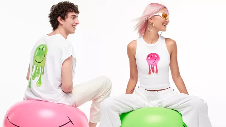 Bershka teams up with Smiley® | Η νέα phygital συλλογή στο DRESSX είναι γεγονός