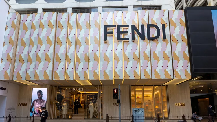 Το show ΑW23 του οίκου μόδας Fendi μετατράπηκε σε ένα γιγαντιαίο φλιπεράκι