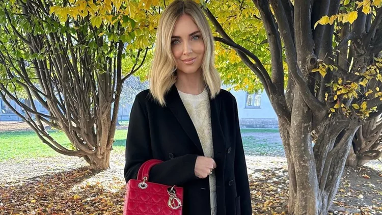 Chiara Ferragni | Συνδυάζει με stylish χειμερινό τρόπο δύο από τις μεγαλύτερες τάσεις της σεζόν σε ένα look