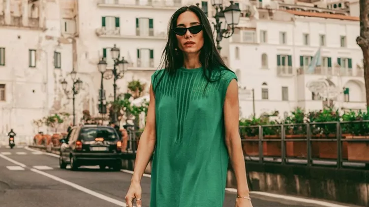 Το shirt dress της Νάντιας Ράπτη είναι ιδανικό για τις καλοκαιρινές εμφανίσεις σου