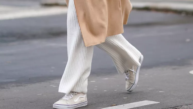 Tα Vans με πέρλες που θέλουμε να φοράμε όλη μέρα στις γιορτές