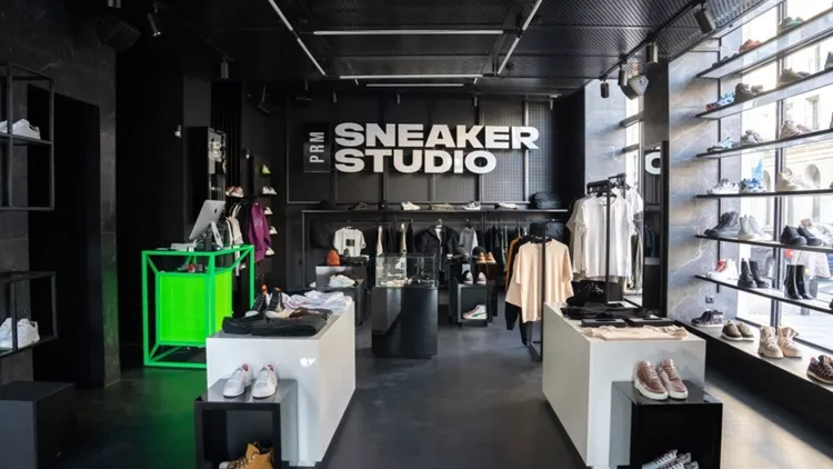 Η Answear καλωσορίζει στην οικογένεια της την Sneakerstudio και την PRM