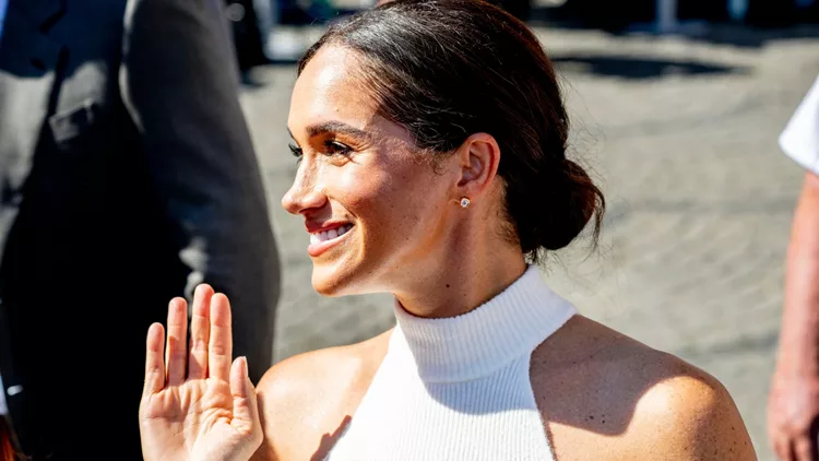 Η Meghan Markle με τα mules που θα φοράς κι εσύ όλη την άνοιξη