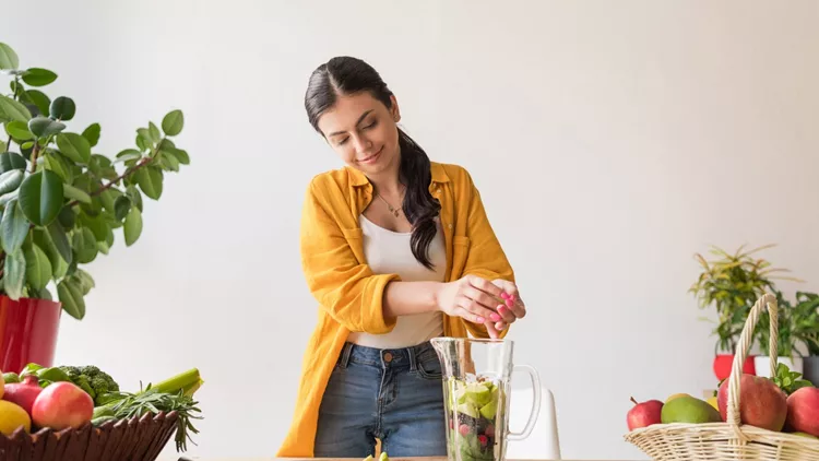 woman preparing detox drink