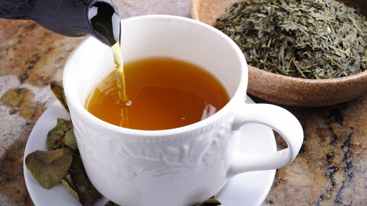 εξασθενημένο τσάι από βότανα)