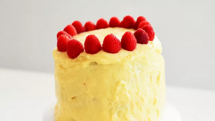 Panetone-and-Vanilla-Cream-Cake-recipe-christmas-traditional-italian-dought-vanilla-eggs-milk-cream-ingredients-direction-cool-artisan-1