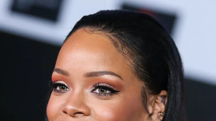 Rihanna arrives at the 2nd Annual Diamond Ball