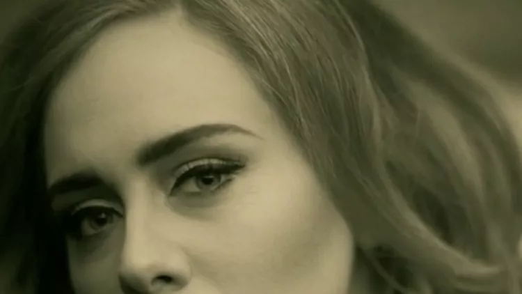 adele-hello.22.59 AM