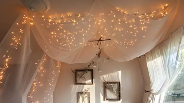 romantic-christmas-bedroom-decor-sheer-netting-and-swag-bed-decor-wire-lights-netting-and-swag-bed-idea-christmas-bedroom-decorations-bedroom-fancy-christmas-bedroom-decoration-ideas