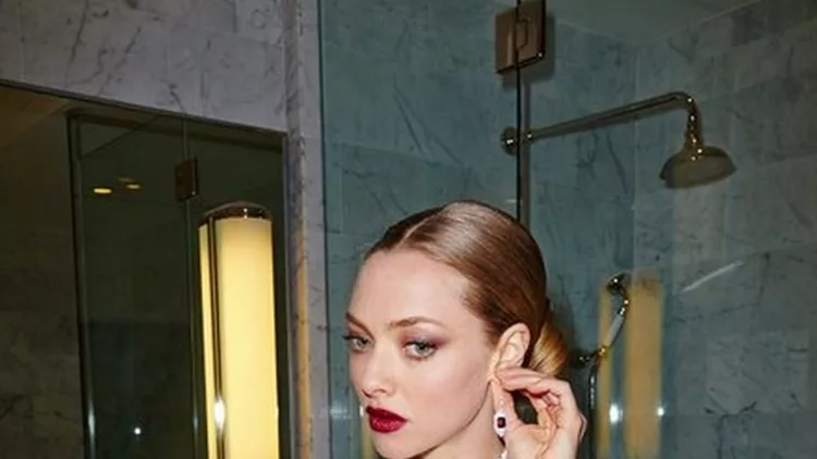 Amanda Seyfried στο Surrey Hotel πριν το  Met Gala,  2015