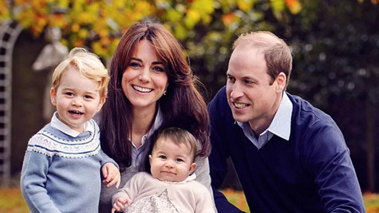 336206AA00000578-3552281-Prince_George_and_Princess_Charlotte_pictured_in_late_October_at-a-5_1461314099017