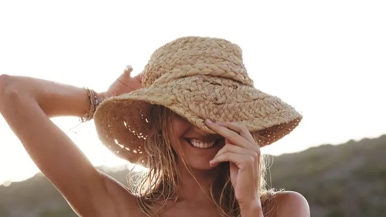 Victorias-Secret-Models-Swimsuits-2016-Catalog16
