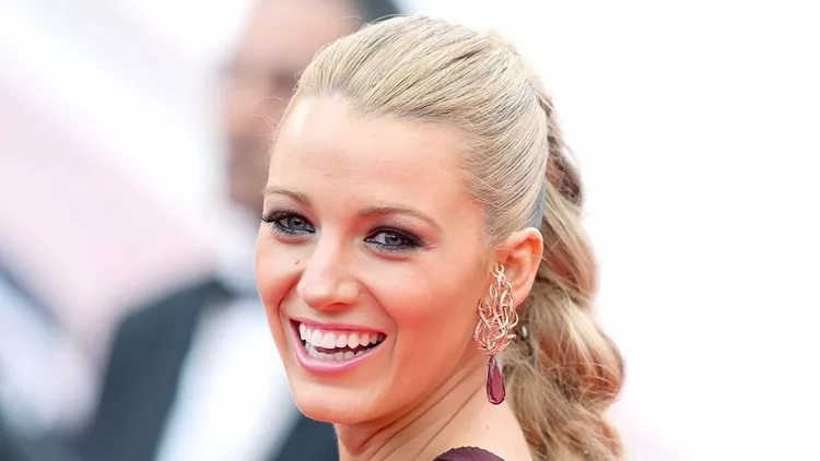 1443723553_blake-lively-zoom