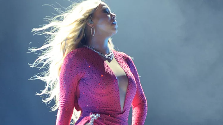 Mariah Carey on live concert in Mexico