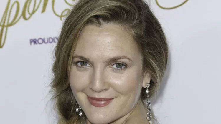 Drew Barrymore arrives at the 2016 Children's Hospital Los Angeles 'Once Upon a Time' Gala