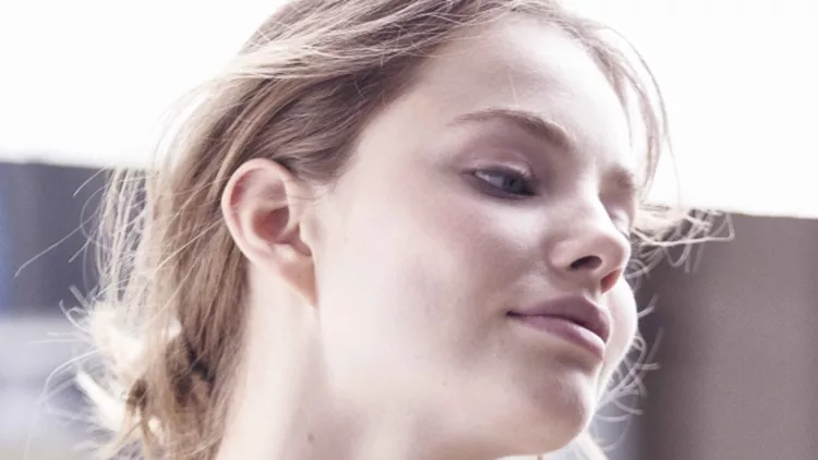 Flora Chic Behind the Scenes image - woman spraying fragrance on her neck