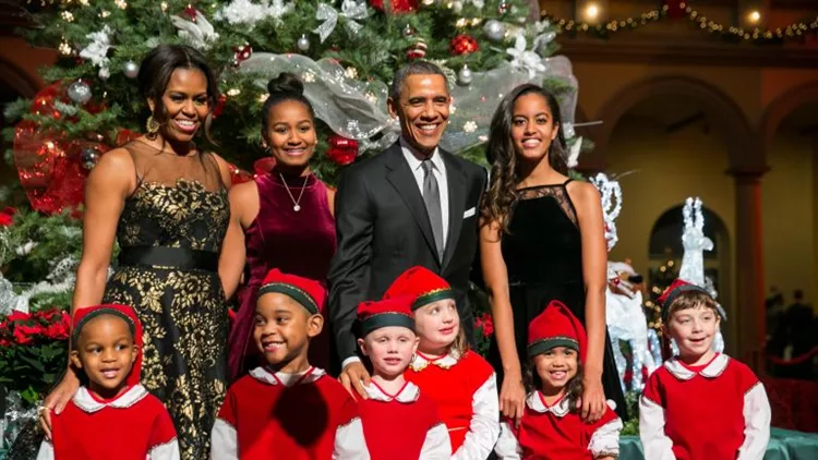 1481241112-obama-family-christmas-1481234867