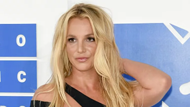 britney-spears-sues-tabloids