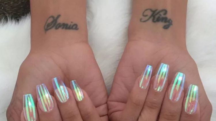 Clear-Iridescent-Nail-Trend