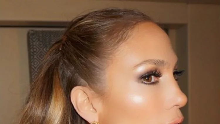 What-Highlighter-Does-Jennifer-Lopez-Use.png